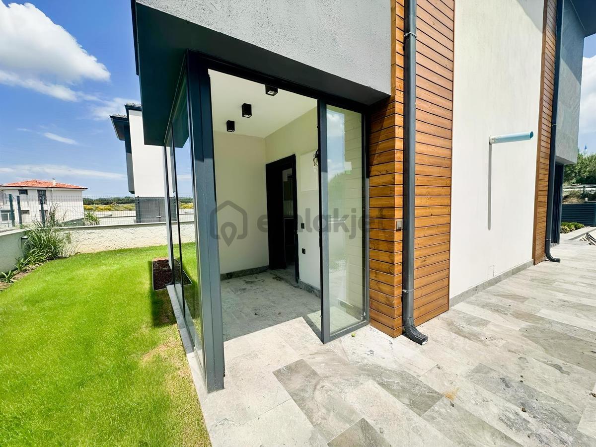 Urla İçmeler Müstakil Denize 200 Metre 3+1 Satılık Villa - 8