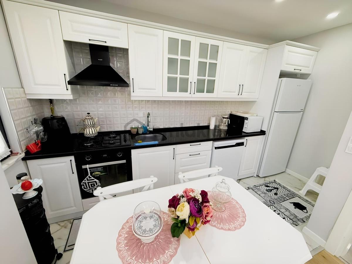 Çiftlikköy'de Yeni Bina Modern Konseptte Full Eşyalı 1+1 Daire - 3