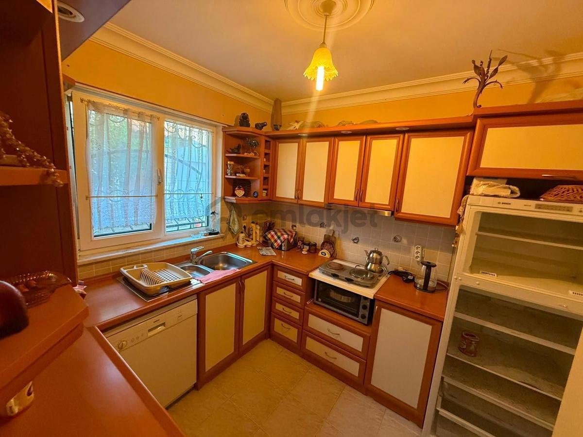 Geniş Balkonlu Kaloriferli,garajlı,eşyalı 3+1 Villa - 15