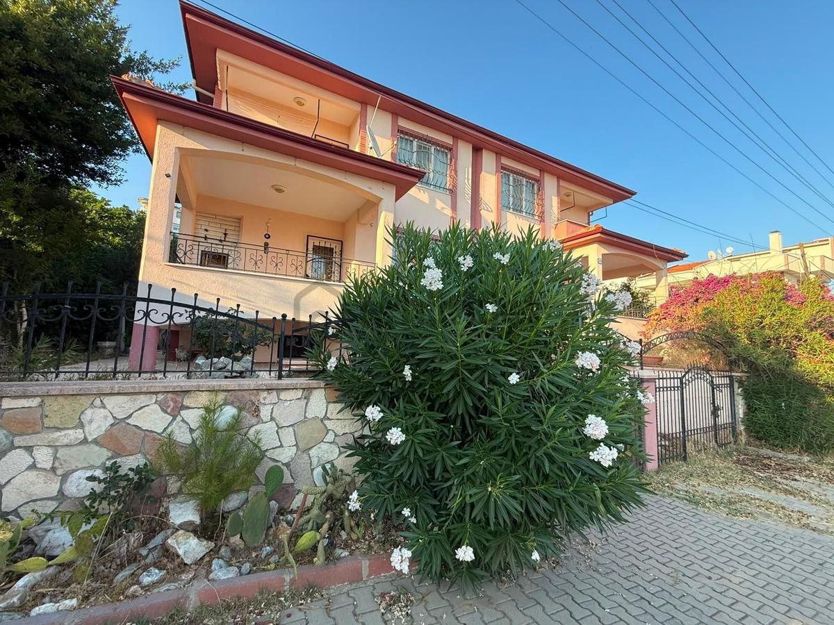 Geniş Balkonlu Kaloriferli,garajlı,eşyalı 3+1 Villa - 3