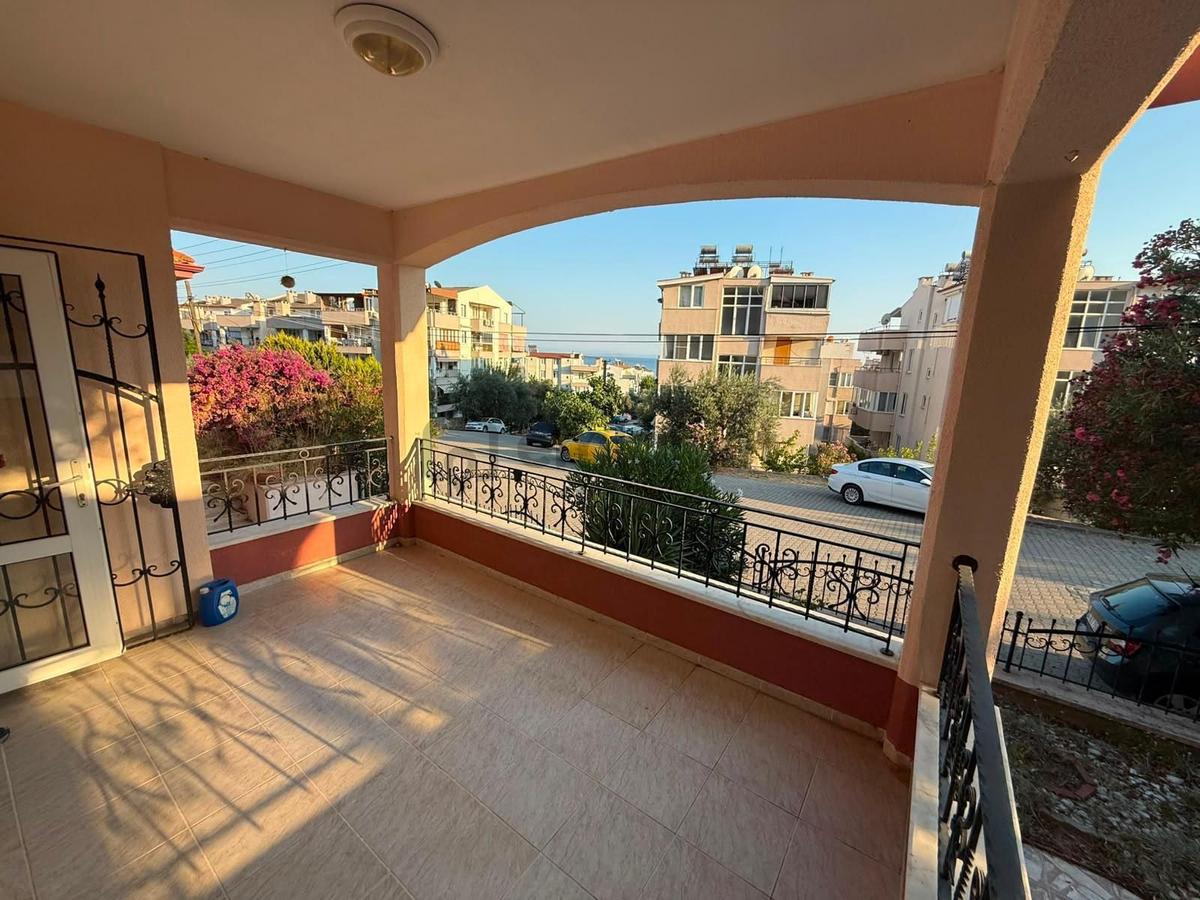 Geniş Balkonlu Kaloriferli,garajlı,eşyalı 3+1 Villa - 11