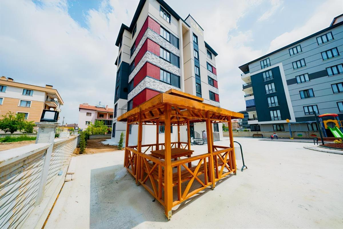 Cengizler'den Menzil Caddesin'de Satılık 3+1 Arakat Daire