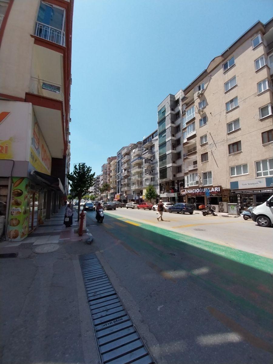 Malta'da Cadde Üzerinde Satılık Arakat Asansörlü 3+1 Daire - 30