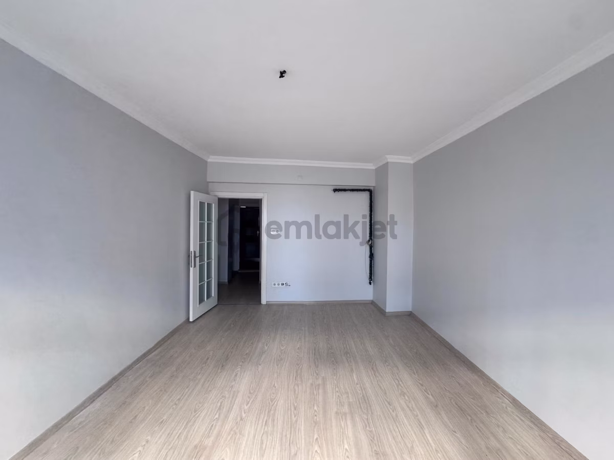 Bağlarbaşı'nda Harika Konumda Satılık 2+1 Arakat Daire - 22