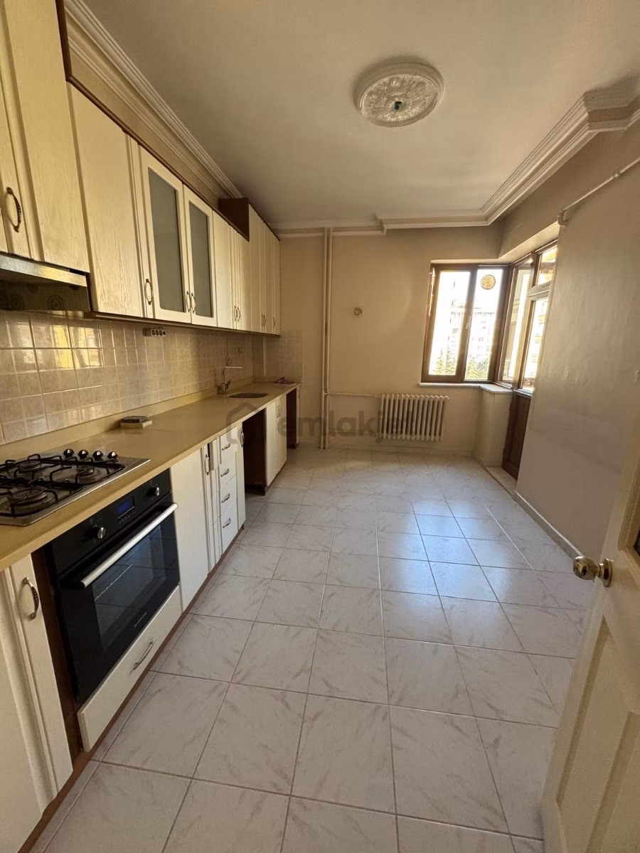 Kampüs Gayrimenkul'den_ Yazır Da Bakımlı 3+1 Kiralık Lux Daire!!