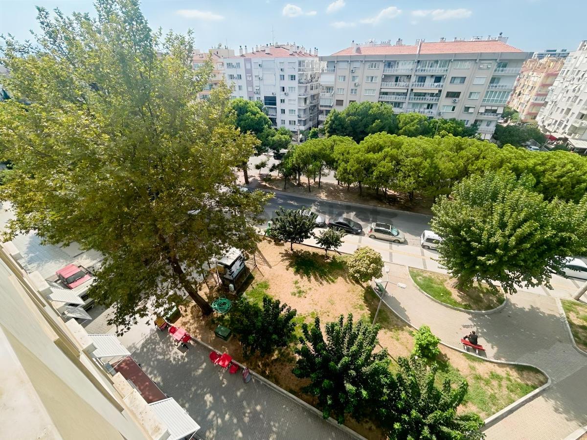 Karşıyaka' Da Bulvar Üzerinde Satılık 3+1 Bakımlı Boş Daire - 6