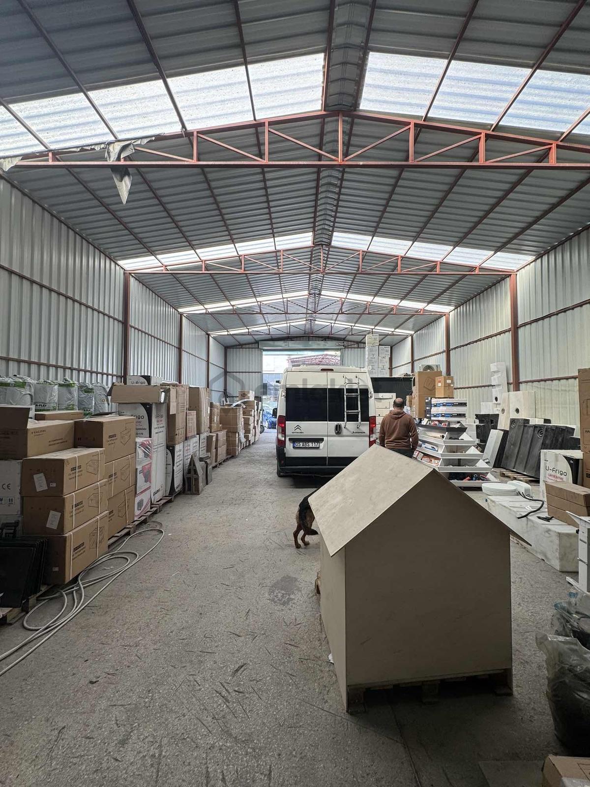 400 M2 Düz Ayak Satılık Dükkan