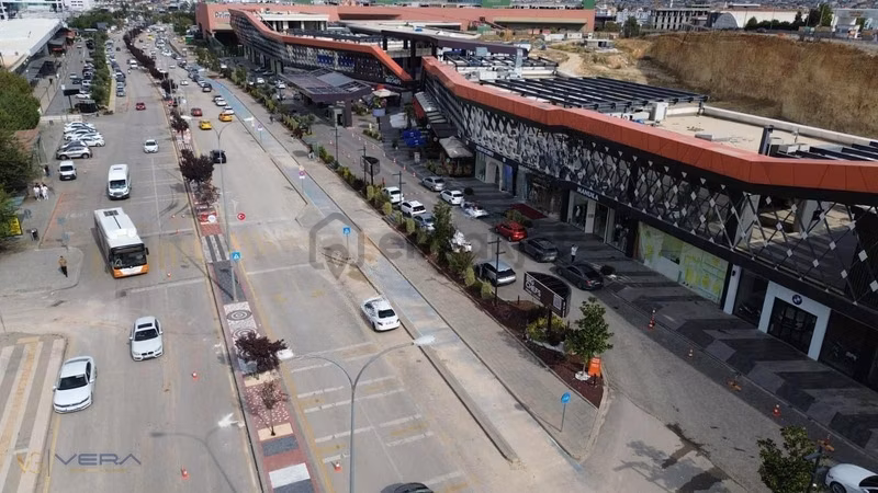 İconova Cadde Üzeri Satılık & Kiralık Dükkan