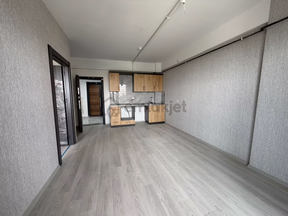 Öğretmen Evi Yanı Kayalar Yapıda Satılık 1+1