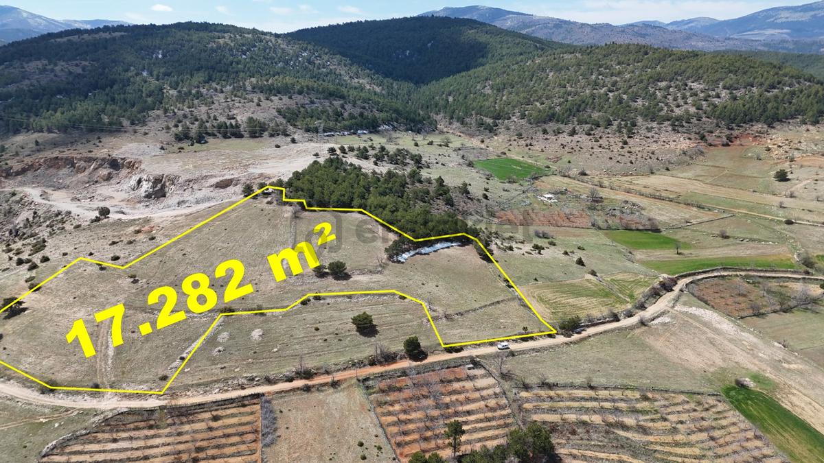 Doğanhisar Kemer Mahallesi'nde Satılık 17.282 M² Tarla - 2