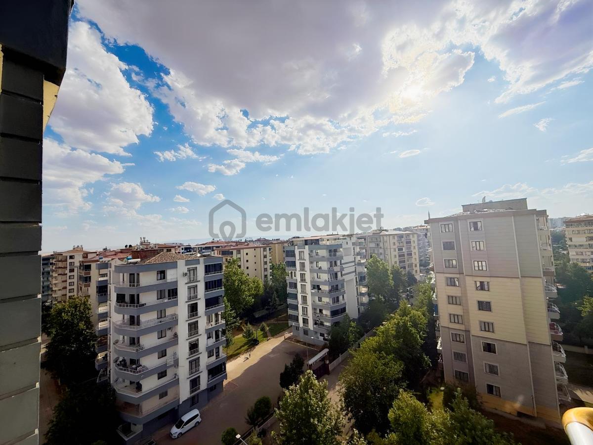 Millet Bahçesi Civarı Acil Satılık Bakımlı 3+1 Daire - 18