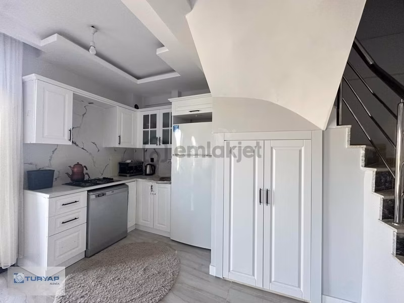 Yenifoçada Denize Yakın Havuzlu Kiralık Villa - 2