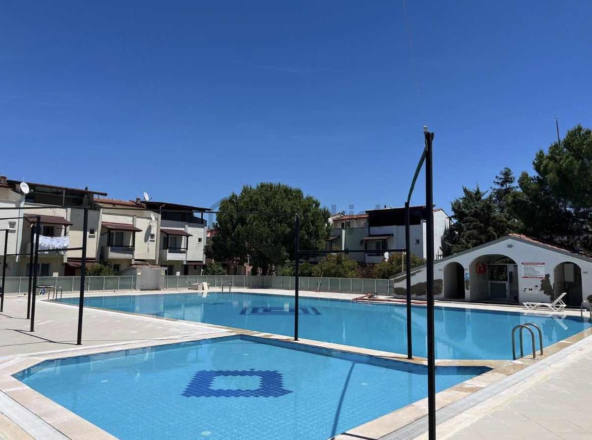 Umut Sitesinde Havuzlu Kiralık 4+1 Eşyalı Villa - 25
