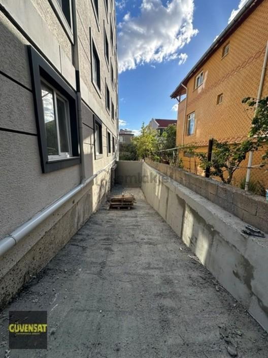 Pınar Mahallesinde Satılık 2+0 Balkonlu Geniş Daire - 18