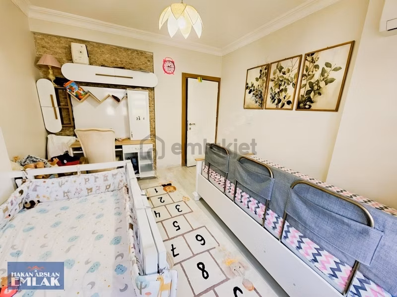 Kütükçü Merkezde Çook Geniş,çift Balkonlu,doğalgazlı 3+1 Daire - 12