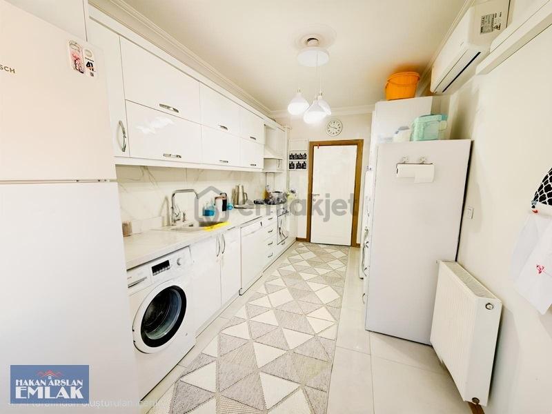 Kütükçü Merkezde Çook Geniş,çift Balkonlu,doğalgazlı 3+1 Daire - 6