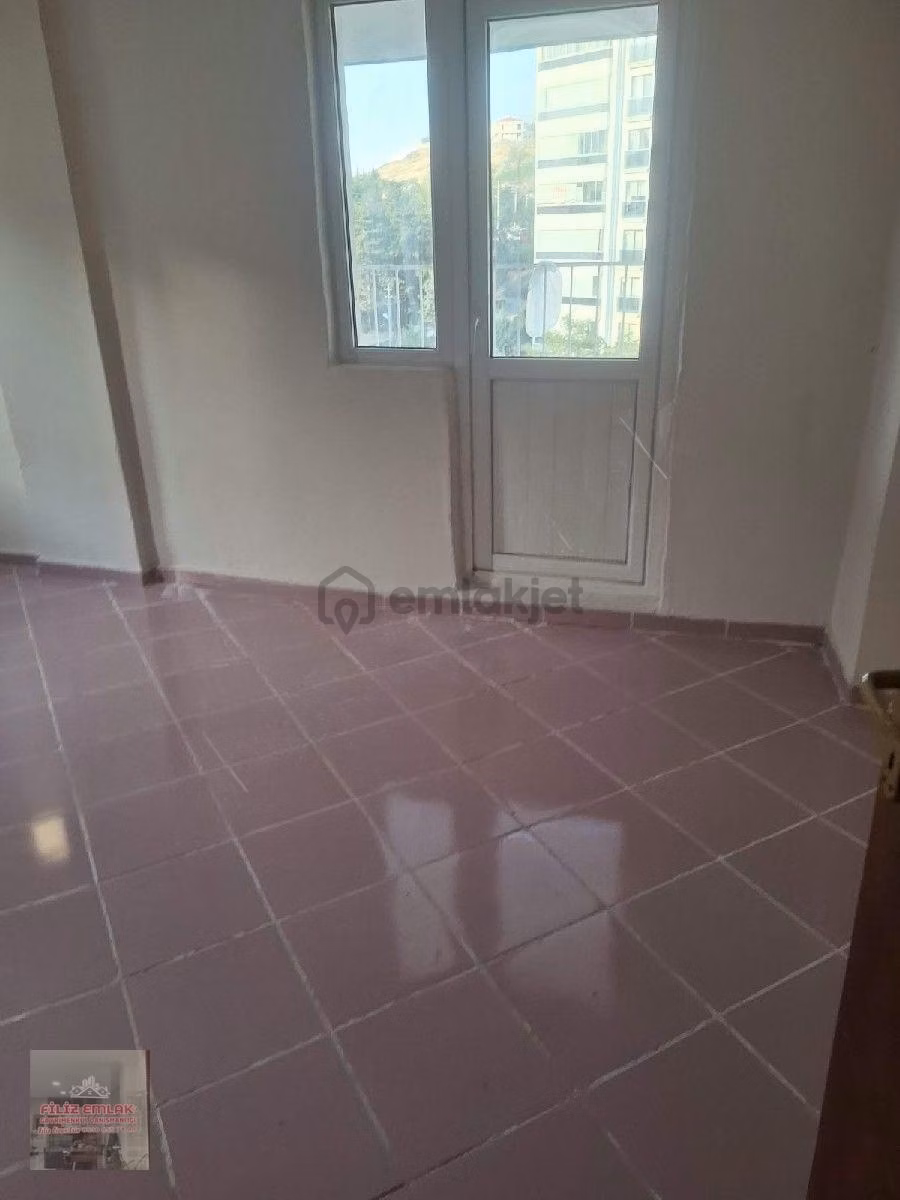 Gazi Mah. Şimşek Sitesi 3+1 Kiralık - 6