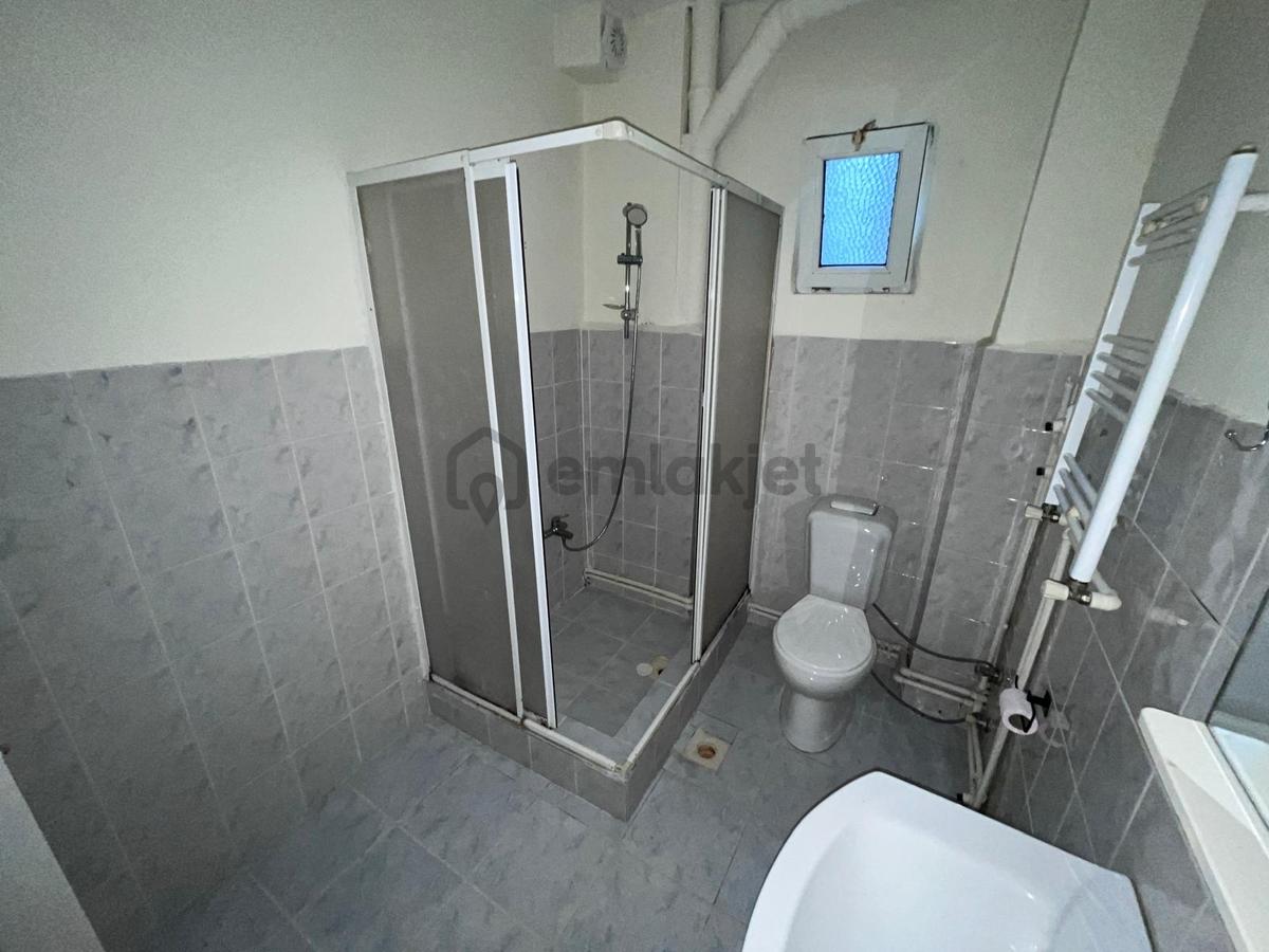 Bağlarbaşı Mahalllesinde 2+1 Balkonlu Büyük Tip Daire - 24