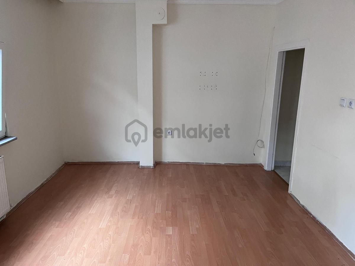 Bağlarbaşı Mahalllesinde 2+1 Balkonlu Büyük Tip Daire - 8