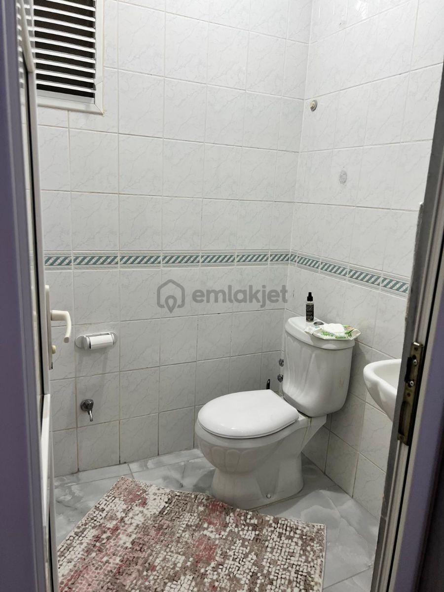 Cadde Üzerinde Satılık Geniş Daire - 22