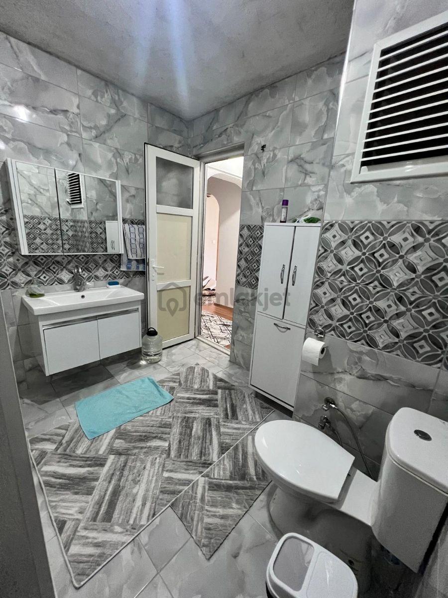Cadde Üzerinde Satılık Geniş Daire - 16