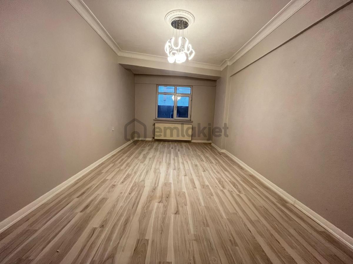 Loft'tan Tevfikbey'de Eminevime Uygun 12-13 Yıllık Binada 1.kat - 4