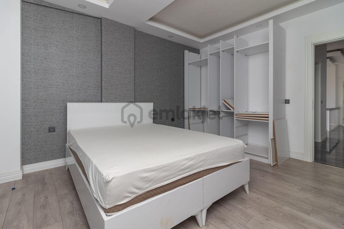 Düzlerçamında 4+1 Havuzlu Site İçerisinde Villa - 30