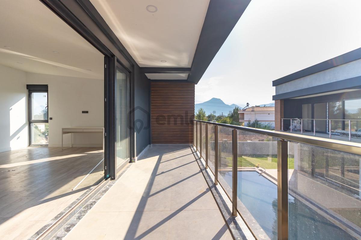 Düzlerçamında 4+1 Havuzlu Site İçerisinde Villa - 27