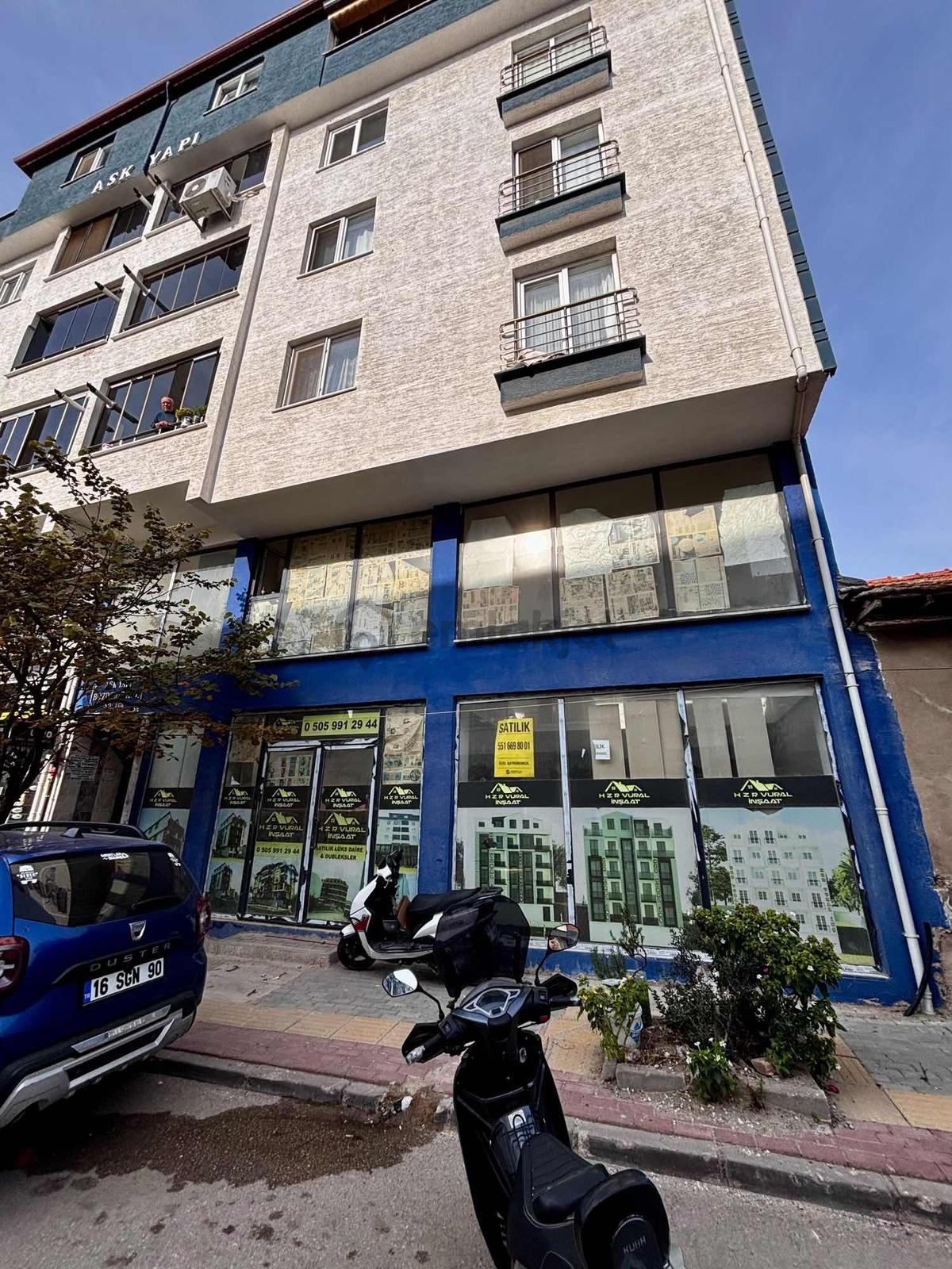 Karacabey'de | 240 M² | 12 Mt Cephe | Çift Katlı Satılık Dükkan - 2