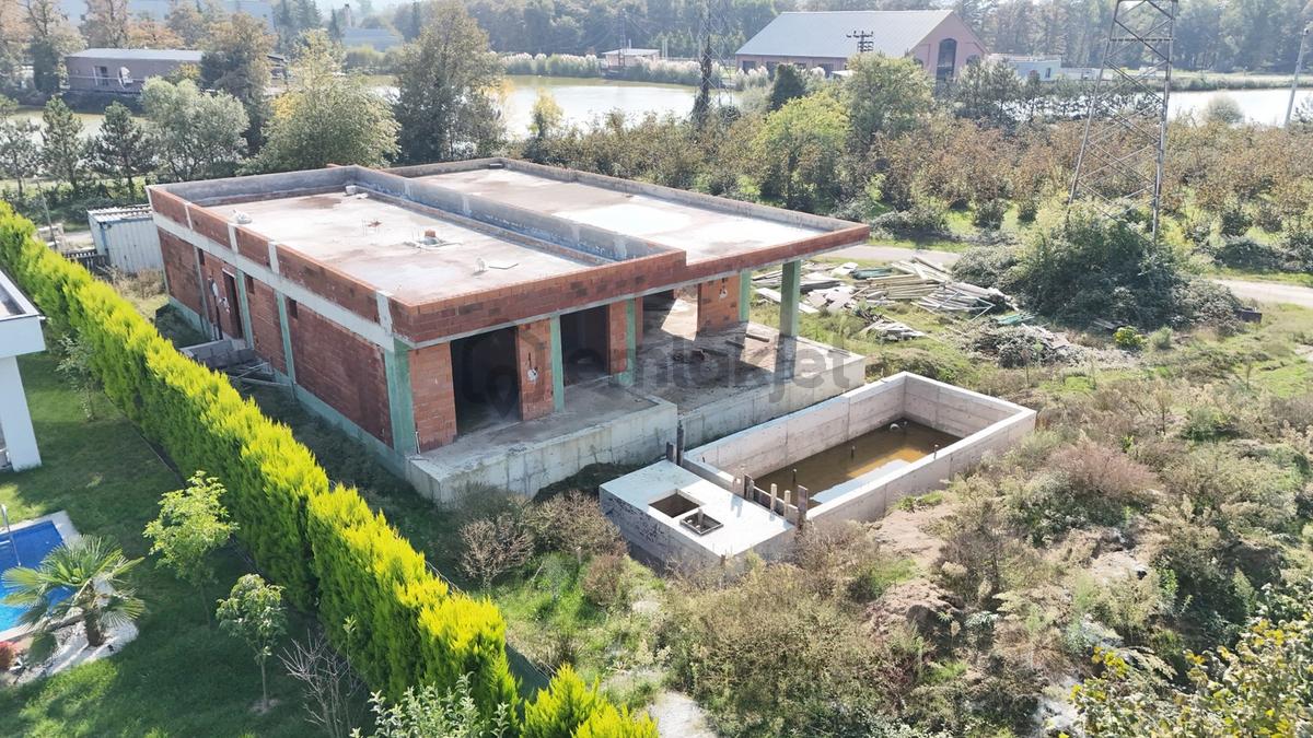 Kw Metsa'dan Muncurlu Gölet Karşısında Tek Katlı Tekil Villa - 12