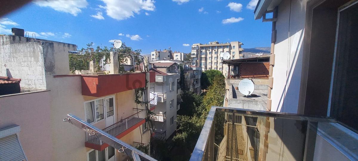 Bornova Kazımdirik'te Teraslı 1+1 Kiralık Daire - 3