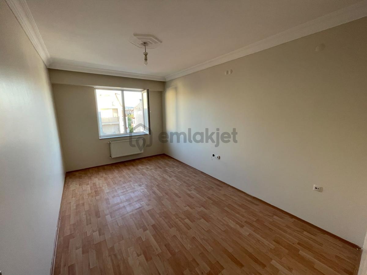 Kiralık 125 M2 Cadde Üstü Balkonlu 2+1 - 2