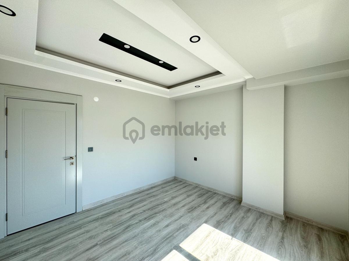 Işıklar Cadde Dibi Arakatta Sıfır 1+1 'ler - 12