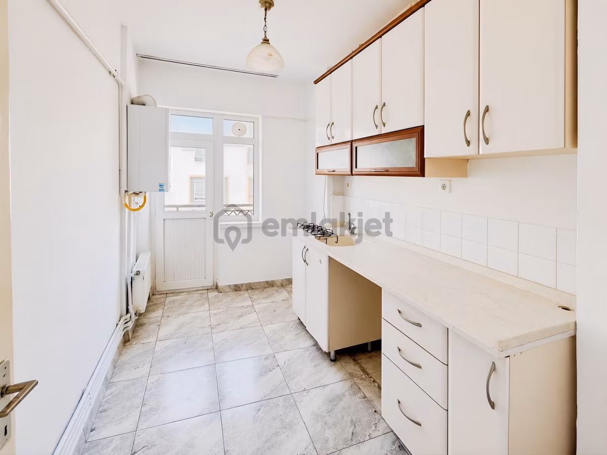 Öveçler'de Merkezi Konumda 3+1 Kiralık Daire - 10