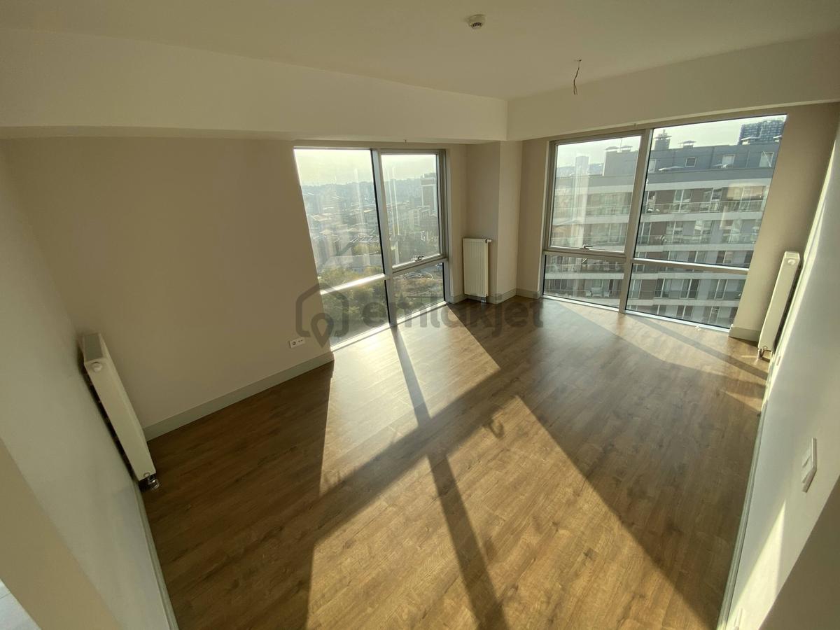 Suryapı Corridor'da Satılık 2+1 102m2 Köşe Daire