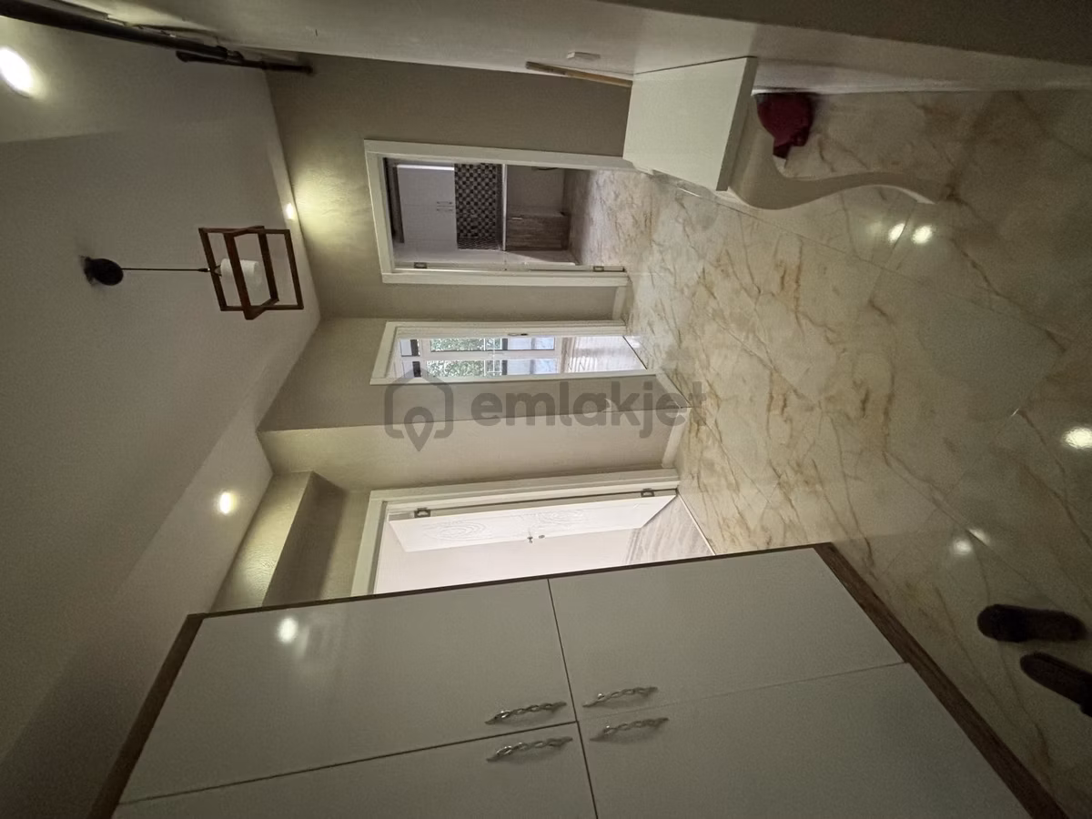 Bağcılarda Eski Siverek Caddesine Yakın 2+1 Satılık Daire
