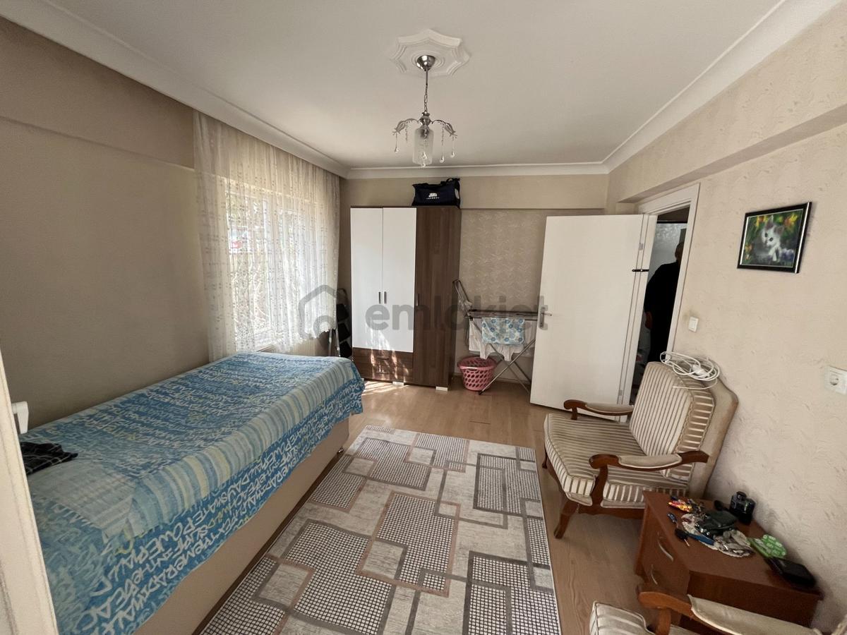 Alsancak'ta Arakat Konumunda 2+1 Daire Asansörlü Daire - 13