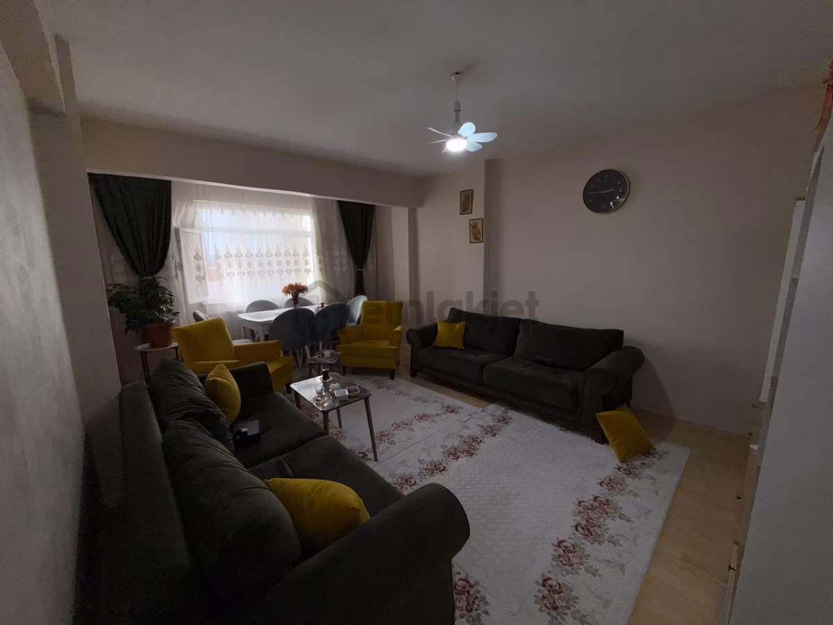Yenibosna Mevlan Cami Yakını Kiralık 120 M² 3+1 Daire,
