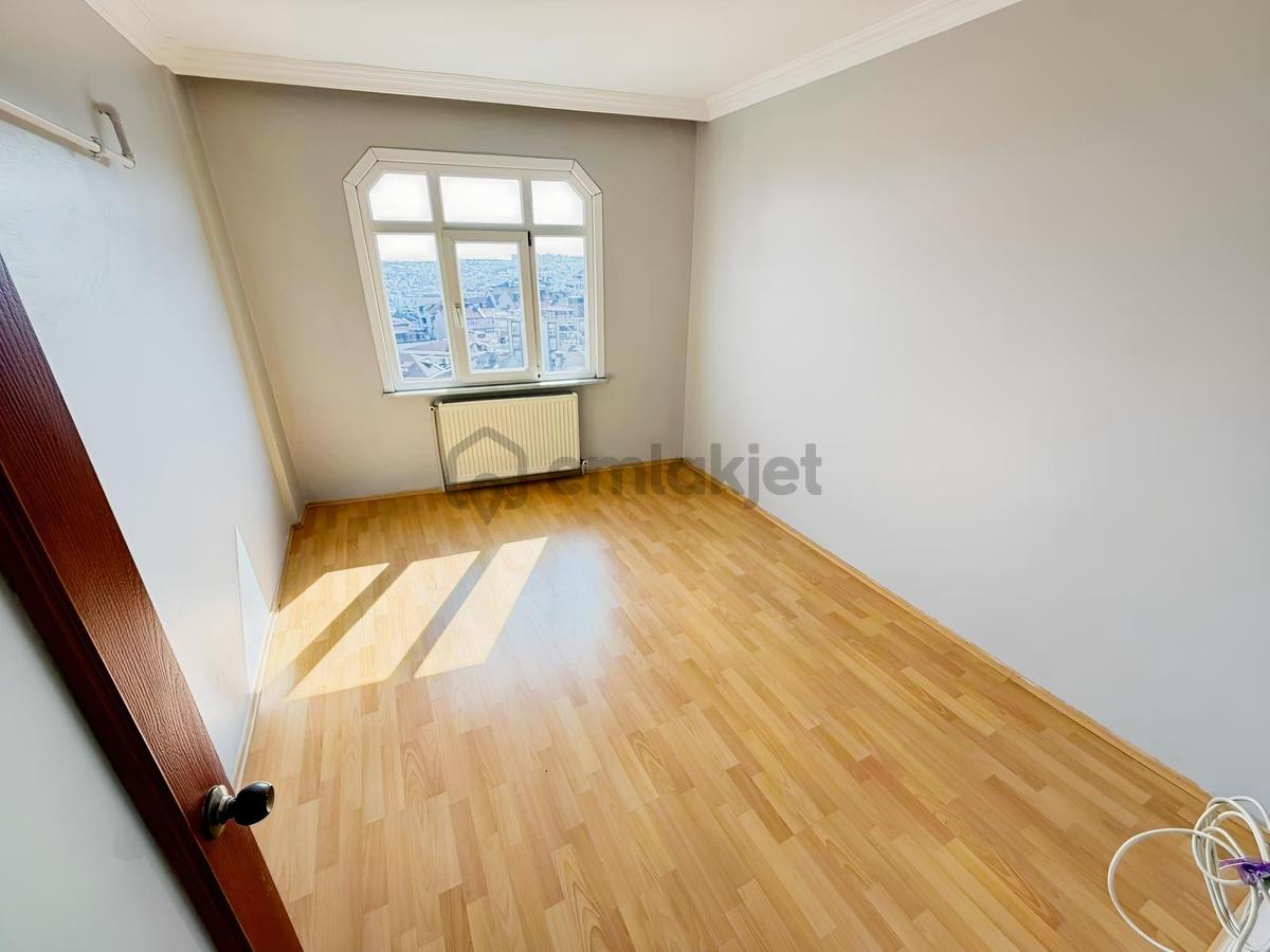Cadde Üstü 3+1 Çift Balkon Full Manzara Asansörlü - 15
