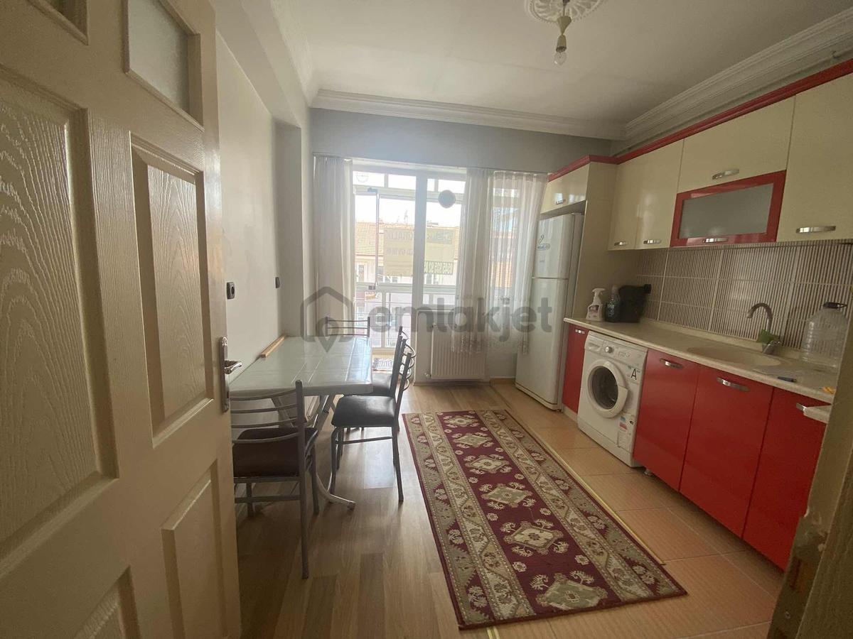 Cafeler Bölgesinde Geniş Eşyalı Apart - 4