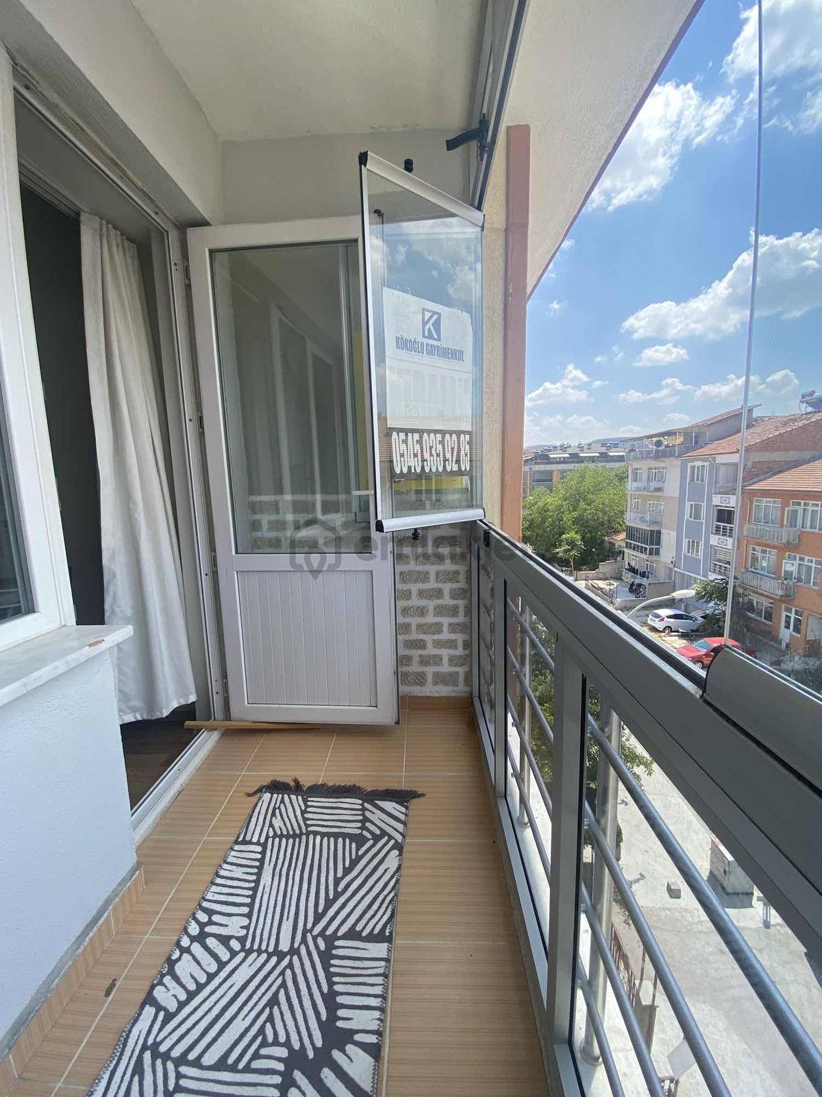 Cafeler Bölgesinde Geniş Eşyalı Apart - 12