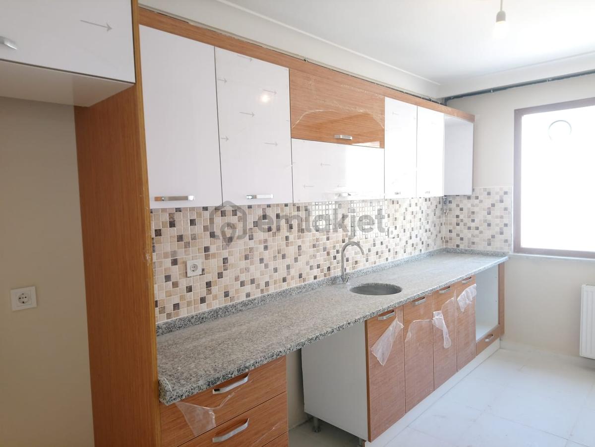 Satılık Geniş Ara Kat Daire - 6