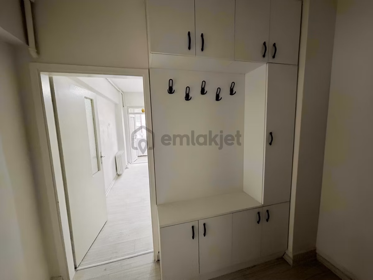Menderes Caddesi Üzeri Asansörlü 3+1 - 12