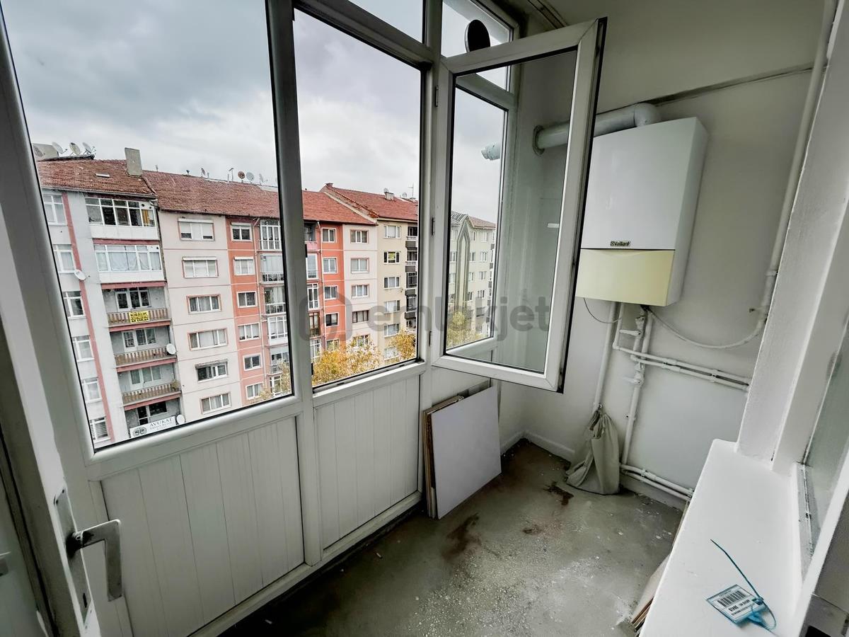 Menderes Caddesi Üzeri Asansörlü 3+1 - 13