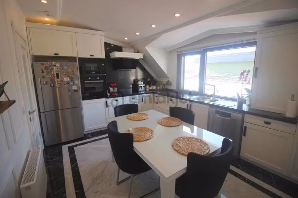 Florya'da 7+2 Kiralık Mimar Dekorasyonlu Ultra Lüks Dubleks - 39