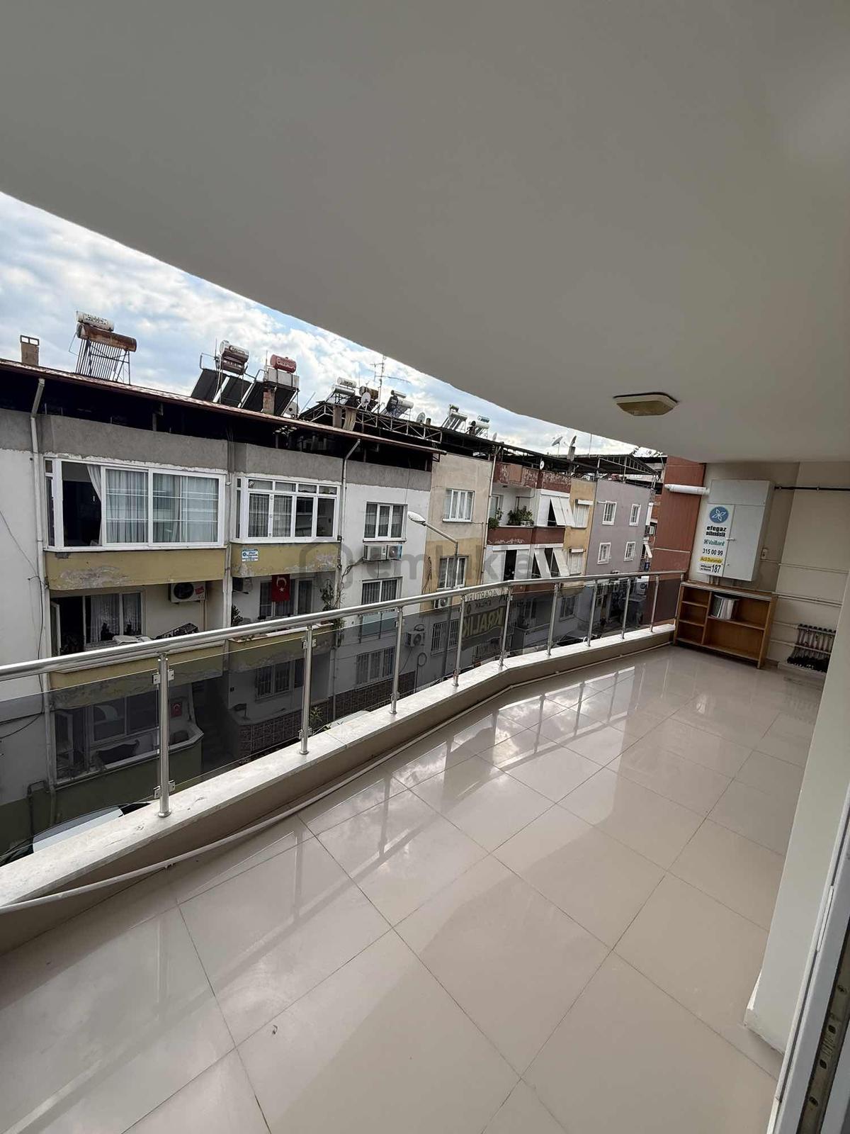 Zafer'de 4+1 Geniş Doğalgazlı Daire, Ferah, Düzgün - 5