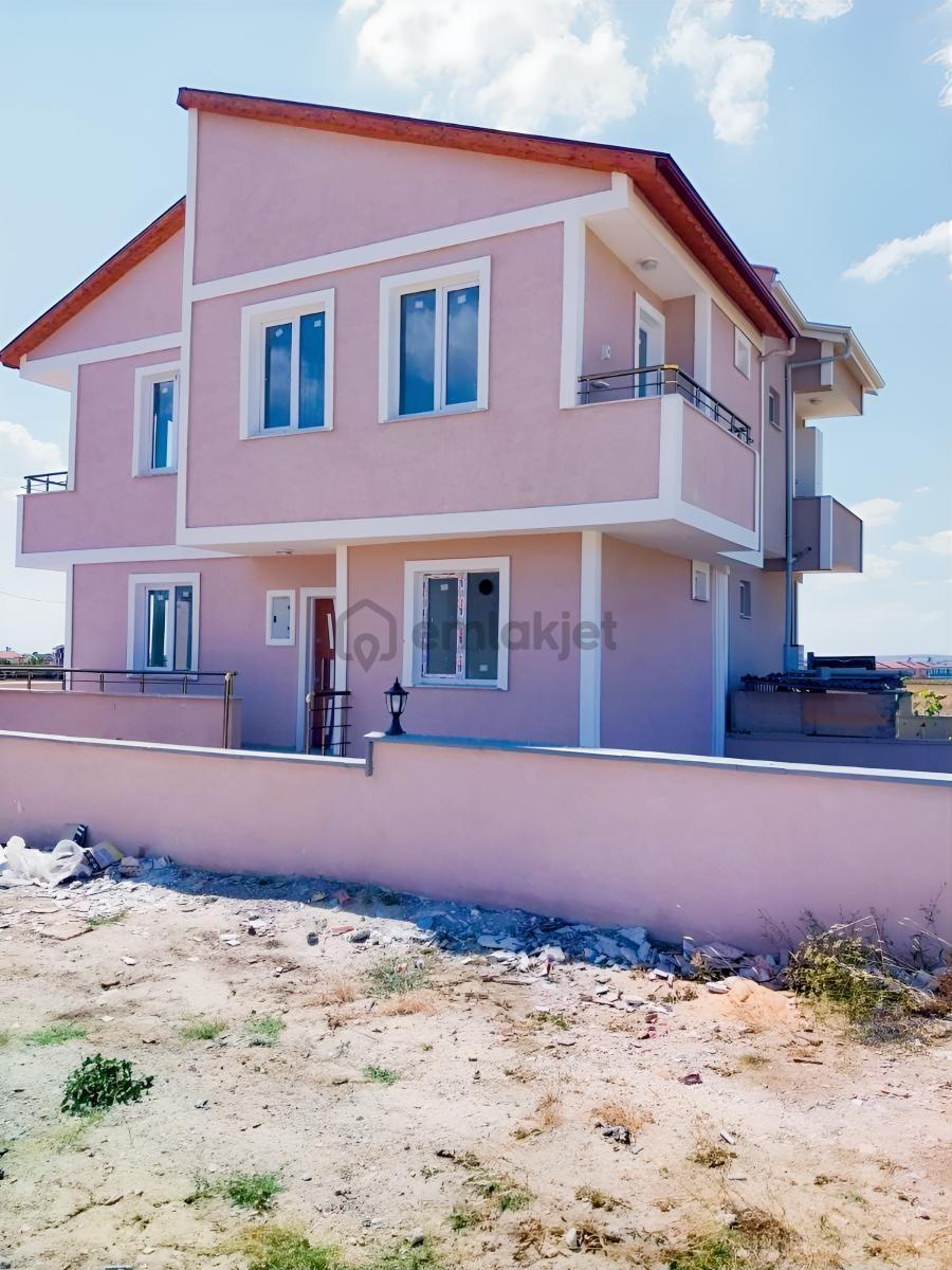 Merkezi Yerde Kiralık Villa - 11