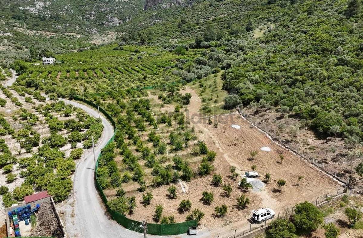 Ahmetbeyli'de Denize Yakın 223 M2 Bahçeler - 12