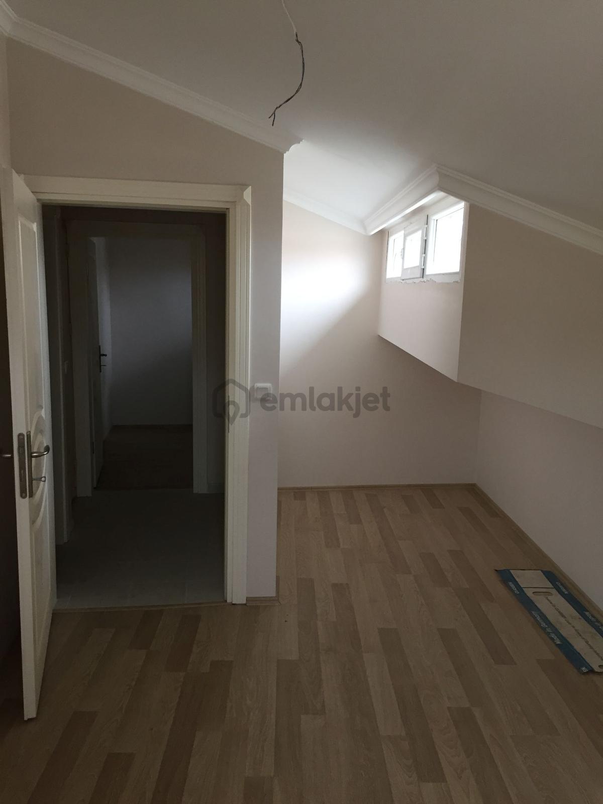Maltepe Bağlarbaşı'nda Teraslı 3+1 Bakımlı Satılık Dubleks Daire - 24
