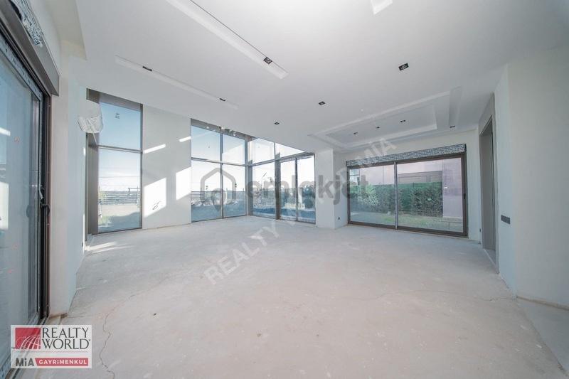 Döşemealti Site İçerisinde 6+1 Havuzlu Kiralık Villa - 23